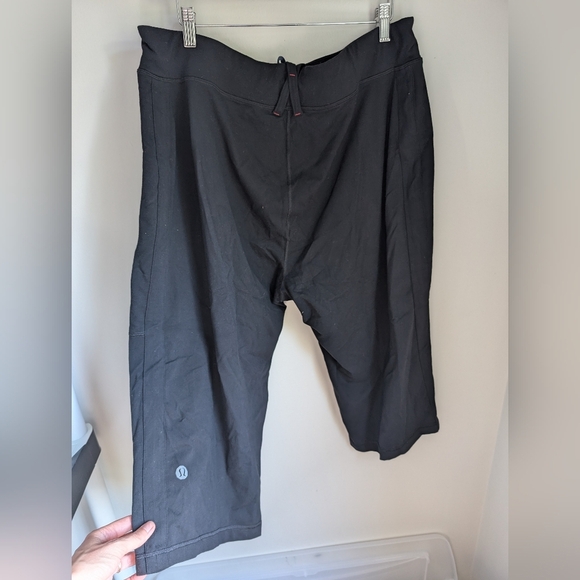 Lululemon Men's XXL Capri Black Shorts - Picture 2 of 5